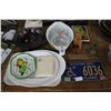 Image 4 : Vintage Mixer, Sony MP3 Player, Cookware, Serving Platter, Décor