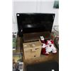 Image 4 : Jewelry Chest, Plush Bears, Toilet Brush, Monitor