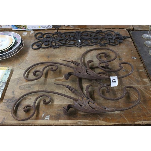 Cast Iron Wall Plate Holder, Décor - 3
