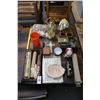 Image 1 : Anniversary Clock, Metal Train, Vintage Clutch, Décor