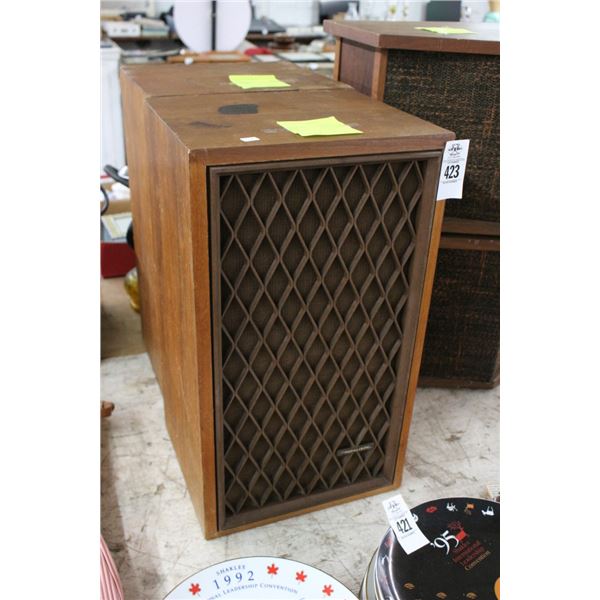 Realistic Nova 7B Vintage Speakers - Pair