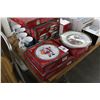 Image 2 : A Chirstmas Story Porcelain Christmas Dish Set - ALL