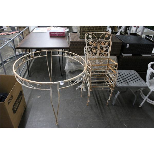 Vintage Round Metal Patio Table w/4 Chairs - Missing Glass Top
