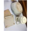 Image 9 : Ceramic Kitchenware & Decor