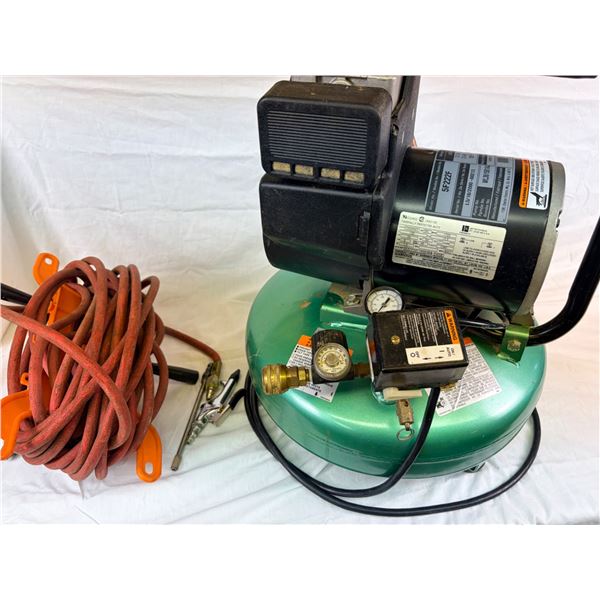 4 Gallon Air Compressor with Hose