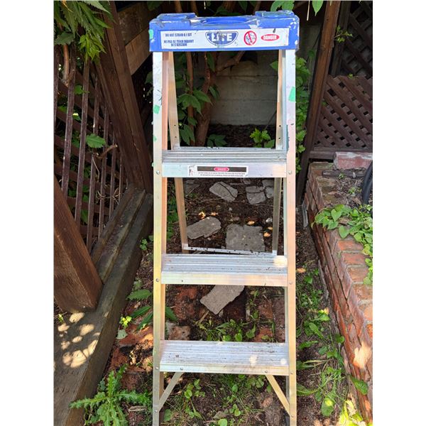 4' Lite Ladder