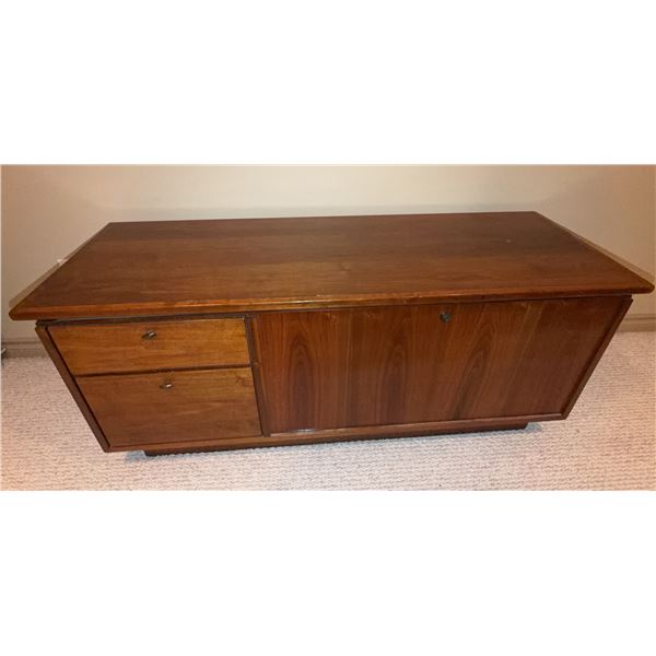 Honderich Cedar Lined Chest With Drawers, Milverton Ont.
