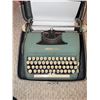 Image 2 : Eaton's Prestige Portable Typewriter with Case, Made in Canada