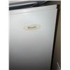 Image 2 : Wood's Chest Freezer White with Removable Basket