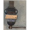 Image 3 : Record No. 3 1/2 Bench Vise with Wooden Jaw Inserts
