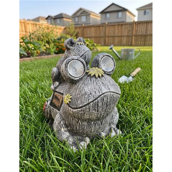 Frog Family Solar Garden Ornament