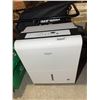 Image 2 : Omni Max Dehumidifier White