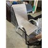 Image 2 : Modern Metal and Fabric Lounge Chair
