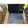 Image 2 : Microsoft Surface Tablet with Keyboard