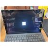 Image 3 : Microsoft Surface Tablet with Keyboard