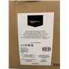 Image 3 : Amazon Basics Velvet Hangers, 100-Pack