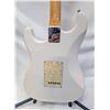 Image 5 : WHITE FENDER STRATOCASTER SQUIER ELECTRIC