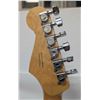 Image 6 : WHITE FENDER STRATOCASTER SQUIER ELECTRIC