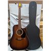 Image 1 : ART & LUTHERIE ACOUSTIC GUITAR W CASE