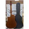 Image 4 : ART & LUTHERIE ACOUSTIC GUITAR W CASE