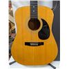 Image 2 : HOHNER ACOUSTIC GUITAR W CASE