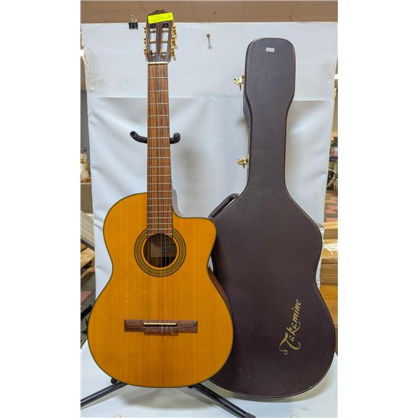 TAKAMINE ELECTRIC ACOUSTIC GUITAR W CASE