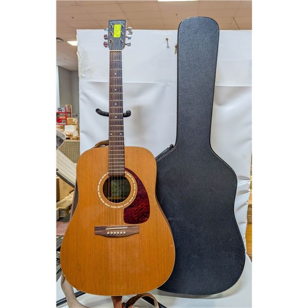 SIMON & PATRICK LUTHIER ACOUSTIC GUITAR W CASE