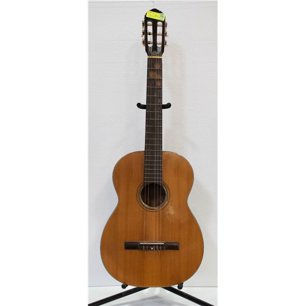VINTAGE CLASSICAL GUITAR NEEDA STRINGS