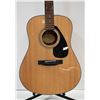 Image 2 : YAMAHA ACOUSTIC GUITAR