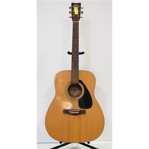 YAMAHA F310 ACOUSTIC GUITAR