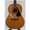 Image 2 : VINTAGE YAMAHA ACOUSTIC GUITAR CHIP ON