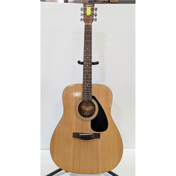 VINTAGE YAMAHA ACOUSTIC GUITAR