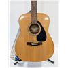 Image 2 : VINTAGE YAMAHA ACOUSTIC GUITAR