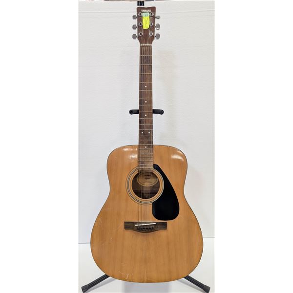 VINTAGE YAMAHA ACOUSTIC GUITAR