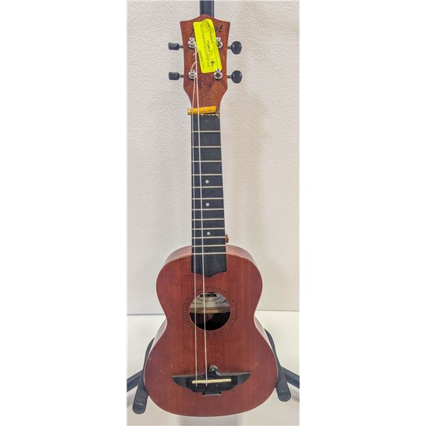 AKLOT HAWAII UKULELE W CASE