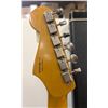 Image 6 : FENDER STRATOCASTER W CASE CRAFTED IN CHINA