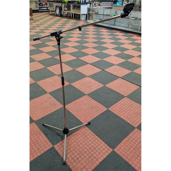 PORTABLE MICROPHONE STAND