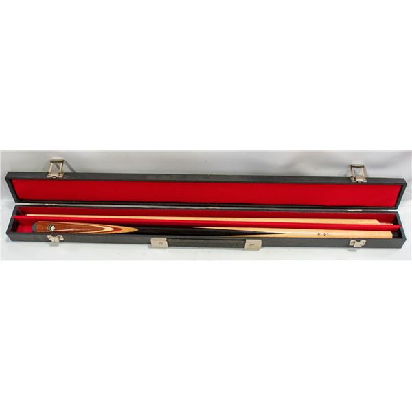PROFESSIONAL POOL CUE W CASE