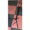Image 1 : SINGLE NECK GUITAR STAND