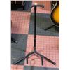 Image 1 : SINGLE NECK GUITAR STAND