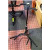 Image 1 : SINGLE NECK GUITAR STAND