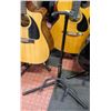 Image 1 : SINGLE NECK GUITAR STAND