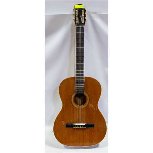 VINTAGE CLASSICAL GUITAR UNNAMED
