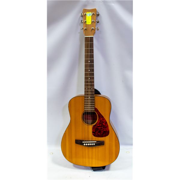 YAMAHA F6 JUNIOR ACOUSTIC GUITAR