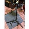 Image 1 : FOLDING GUITAR STAND