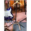 Image 1 : SINGLE NECK GUITAR STAND