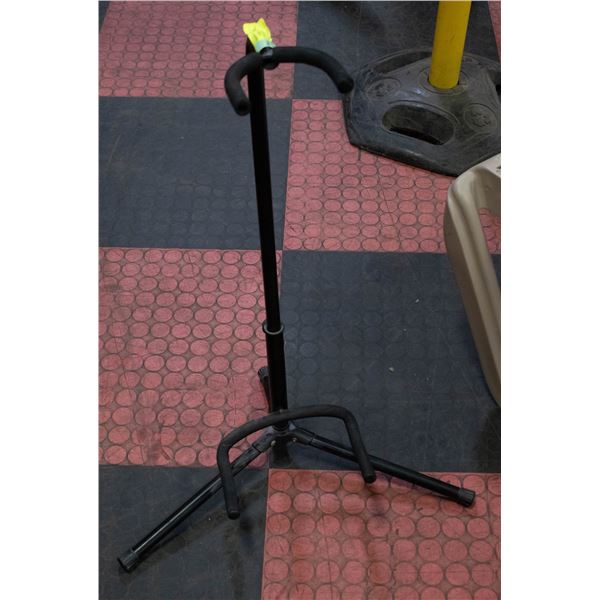 FOLDING GUITAR STAND
