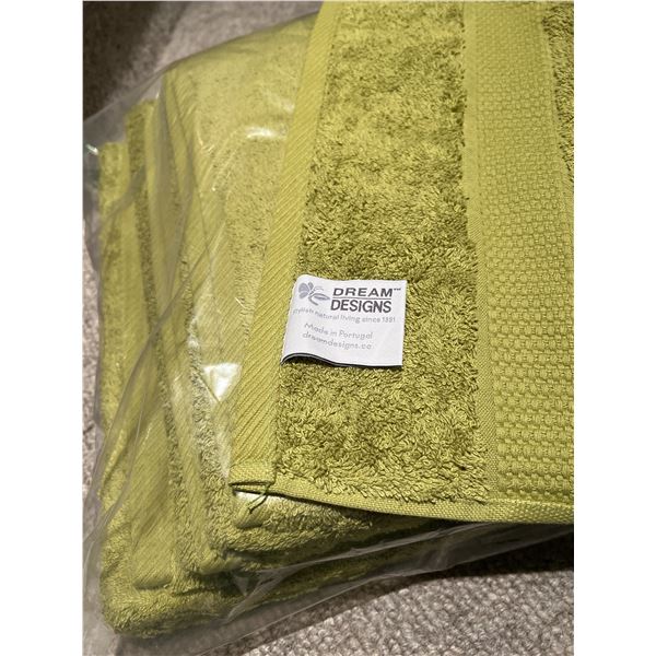 set of 3 Luxurious Organic 100% Cotton Towels Retail $270  1.3m x 0.7m