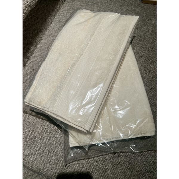 Set of 6 luxurious Organic 100% Cotton Towels Retail $240