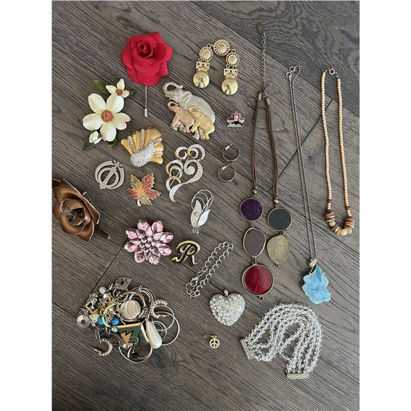Large Mixed Costume Jewelry Lot – Brooches, Necklaces, Bracelets, Earrings & Pins
